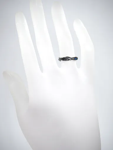 進撃の巨人×MATERIAL CROWN シルバーリング(リヴァイモデル) 使用イメージ