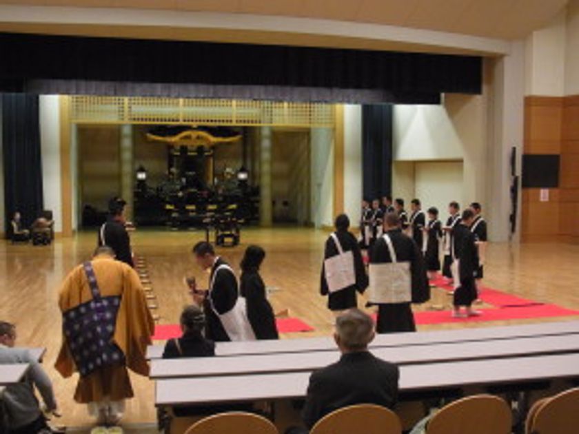 大正大学で仏教イベント
「水曜礼拝(すいようらいはい)」開催　
仏教5宗派が「参加する法要」を実施します