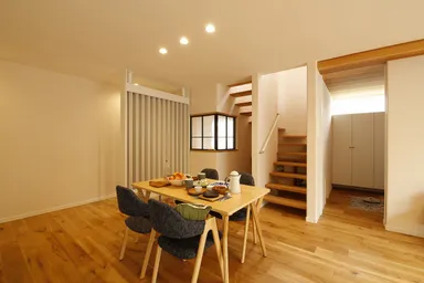 光冷暖を完備したリビング