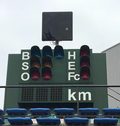 ジャイアンツ球場に設置された「トラックマン」