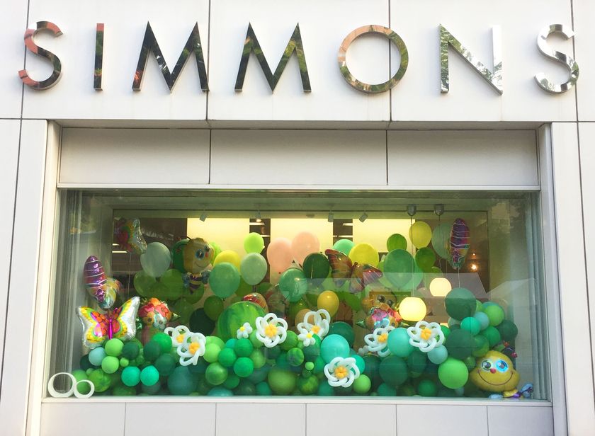 世界的バルーンアーティスト家泉あづささんが新緑の庭園を表現
『ナチュラルガーデン イン 広島シモンズギャラリー』5/7まで開催
~最終日にはバルーンをプレゼント!~