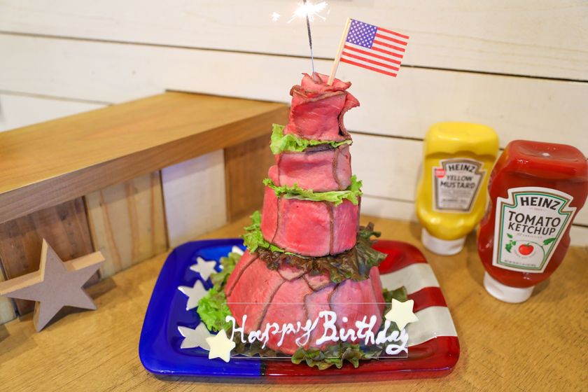 高さ約30cmの“肉ケーキマウンテン”が裏渋谷に登場！