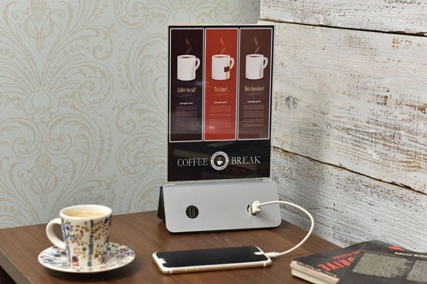 メニュースタンド＋スマホ充電バッテリーで集客UP！
「メニューバ menu-ba」5月9日新登場