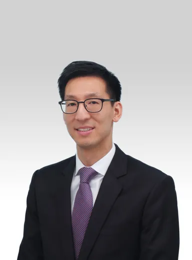 代表取締役社長　グレゴリー・メイ