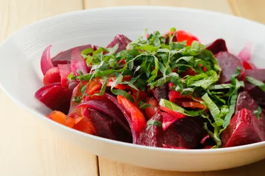 ニュージーランド産スモークサーモンとビーツの梅マリネ