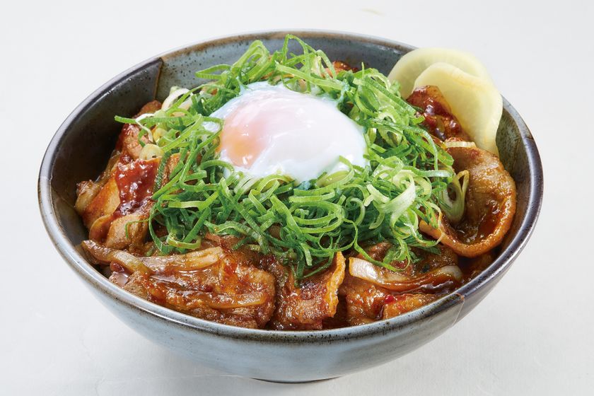 『伝説のすた丼屋』テキサス州プレイノに海外3号店を出店　
オープン記念　5月13日より「辛すた丼」が期間限定で復活！
シカゴ店発の人気メニュー【50円引きセール】開催