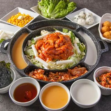 トッポギ、おにぎり、たこ焼きもご堪能ください(オプション)