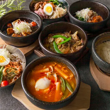 冷麺やクッパなどの韓国料理もご用意しております