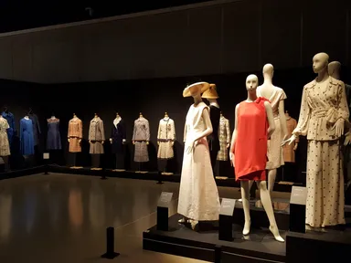 グレースが身を包んだフランスを代表するトップメゾン