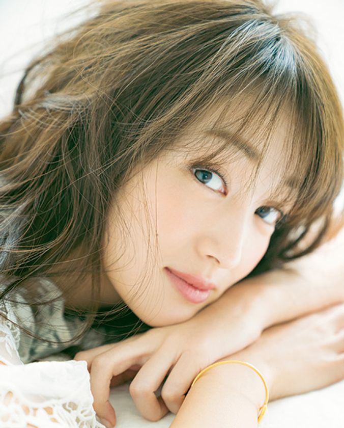 高梨臨 「いつも恋はしていたい！」
私生活まで紐解いて
“上品可愛い”のヒミツを探ります！
『andGIRL 6月号』2017年5月12日（金）発売！