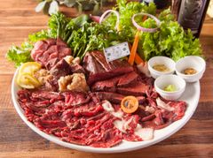 馬肉“2ポンド”が2,900円！？5月29日から提供　飯田橋の「馬肉バル ジーワン」が『肉の日』をリニューアル