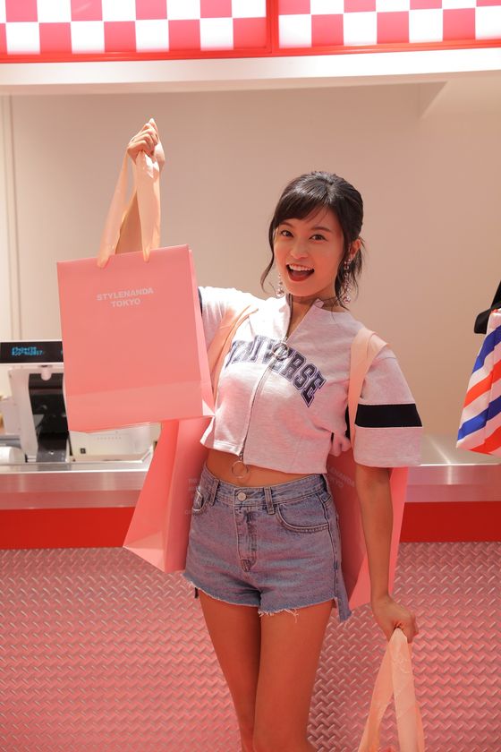 韓国発ブランド「スタイルナンダ(STYLENANDA)」
日本初の旗艦店が2017年5月12日(金)オープン！
小島瑠璃子が思わずラック買い！？