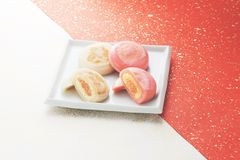 “ふくや”の明太子がたっぷり！紅白揃った焼きもち専門店「縁(えん)」が福岡市早良区にオープン！