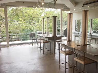 サロンのような教室内