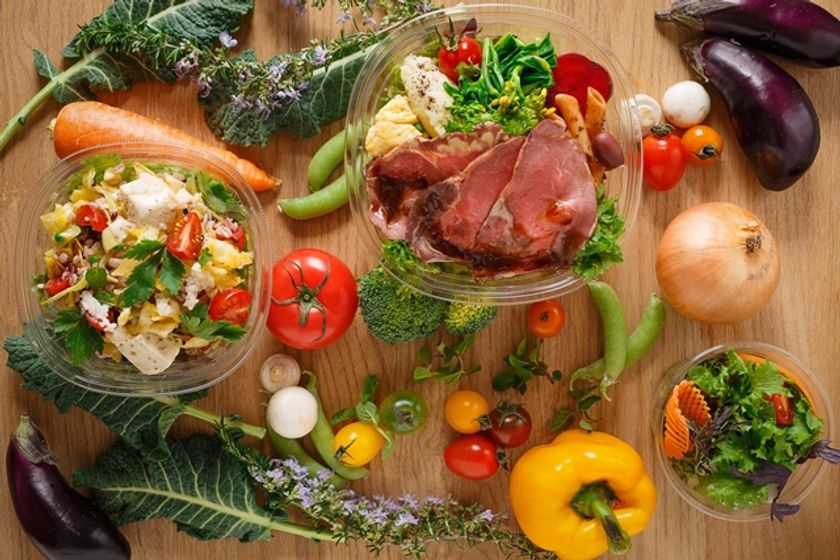 100％オーガニック！
自社農場の有機野菜で作る、自分好みのFarm to ボウル
『シナグロ　オーガニックサラダ＆カフェ』5/29 OPEN！