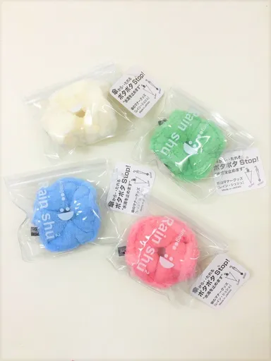 収納ケース入り。4色展開です。