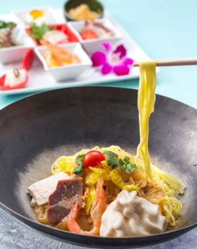 仕上げはエスプーマのふんわり醤油風味タレで
夏の暑さも吹っ飛ぶ　驚きの冷たさ「氷・冷麺」
中国料理「香虎(シャンフウ)」にて 
2017年6月1日（木）より夏季限定販売