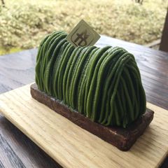 新緑の季節にぴったり！看板スイーツ「かやぶき」に、宇治抹茶を使用した見た目にも美しい新作が、期間限定で登場