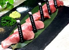 本店名物！黒毛和牛肉寿司盛り合わせ2