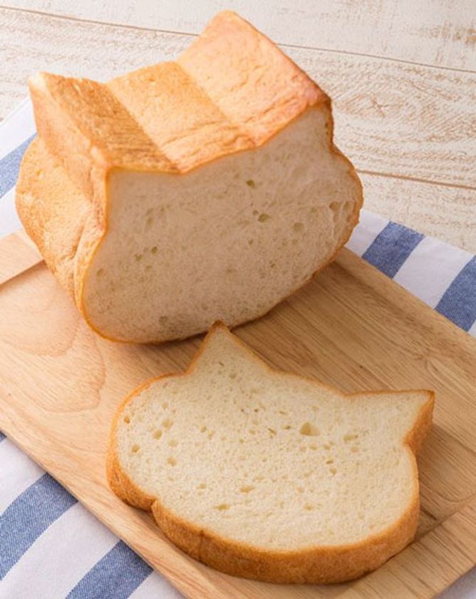 可愛すぎる！“ねこ型”食パンが新登場
もっちり湯種仕込み「いろねこ食パン」
2017年5月26日（金）より大阪新阪急ホテルにて販売