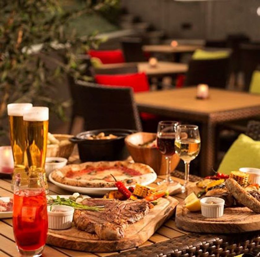 大人が寛げるトラットリアで人気のテラス席がこの夏もオープン
心地良い風を感じながら爽快ビールで乾杯！
選べるナポリ風ピッツァ＆フリードリンク付き“テラスプラン”
トラットリア「ラ・パランツァ」にて8月31日（木）まで販売中