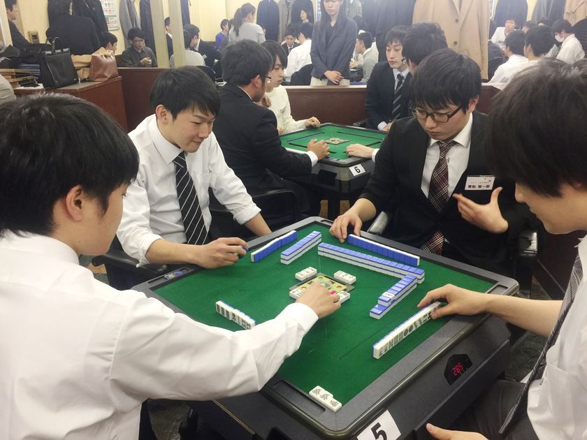[ミートボウル2018年卒採用イベント]
企業人事と就活生雀士が真剣勝負！
「エントリーシート代わりの麻雀採用」を6/22に東京にて開催。