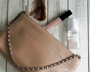 バックやポーチに入れて携帯。