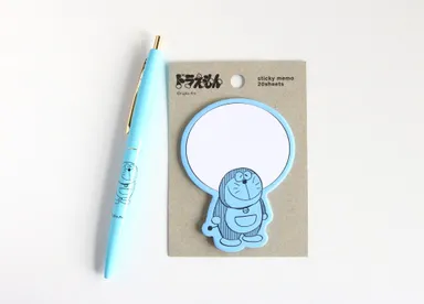 ボールペンとスティッキーメモ1