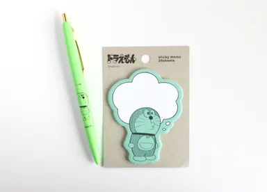 ボールペンとスティッキーメモ4