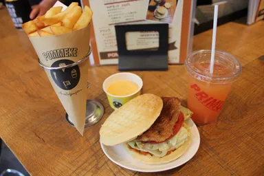 タンドリーチキンのワッフルサンドイッチの「WP セット」950円