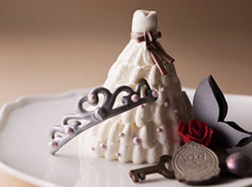 純白のウエディングドレスをケーキで表現
開業25周年記念ケーキ「ローブ ド マリエ」登場
ホテル阪急インターナショナルにて 6月1日（木）より