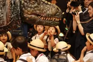 ティラノサウルスと子供たち