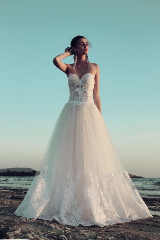 Couture Wedding Salon “MAGNOLIA WHITE”
エクスクルーシブブランド・Christos Costarellosの新作ドレスフェアを開催