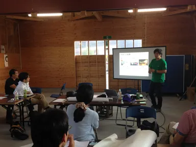 プレゼンによりビジネスプラン発表