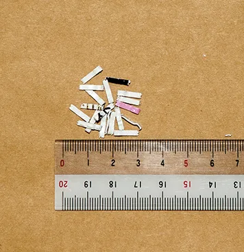 サンプル：カード細断片