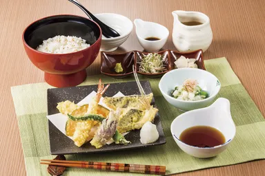 夏野菜と飛魚の天ぷら三昧膳