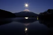 10月と12月にはムーンライト富士が見られます