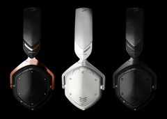 『Crossfade II Wireless』左よりローズ・ゴールド・ブラック、マット・ホワイト、マット・ブラック・メタル