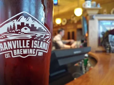 パブ潜入！現地ガイドと夜のバンクーバー散策