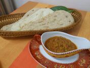 レンズ豆と挽肉のインド風ダルカレーナンと共に