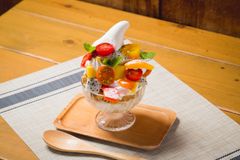 吉祥寺「カフェゼノン」が土日限定モーニングをスタート！朝パフェ＆パワーサラダで元気で美味しい休日の朝食を提案