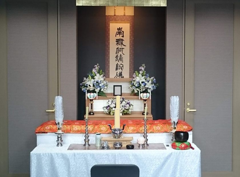 追加料金なし、家族葬とお墓の新サービス
「心泉の一日葬・永代供養墓セット」のご案内