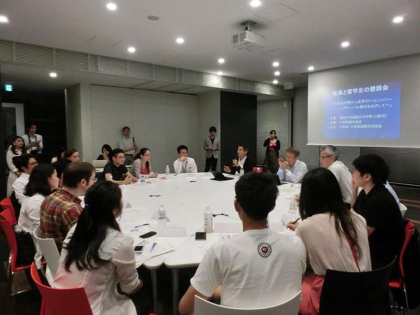 中野区長と外国人留学生の懇談会
「外国人も日本人も住みやすいまちをめざして」
6月27日（火）、中野キャンパスにて