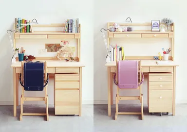 学習机コレクション2018　(写真左｢SimpleセットM｣写真右｢CuteセットM」いずれも￥150,000／税込)