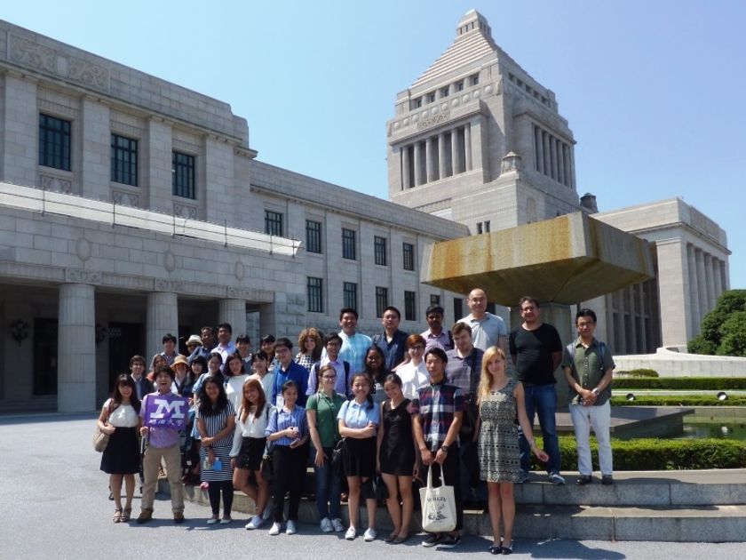 日本の法と法制度を学ぶ
外国人向け短期集中プログラム 
「Law in Japan Program 2017」