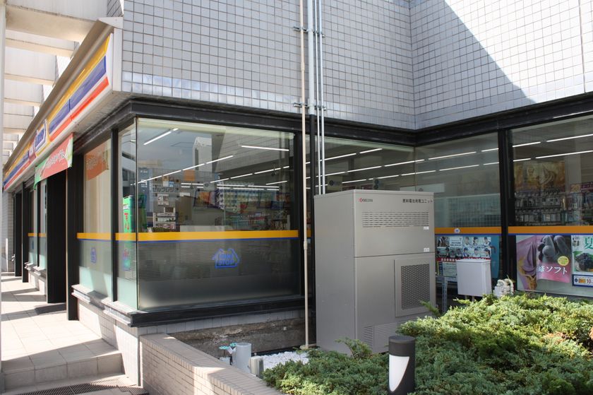 コンビニエンスストア初※1
「業務用SOFC※２燃料電池システム」の実証実験を開始