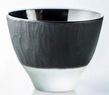 ＜高田　賢三＞