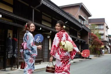 飛騨高山は浴衣が似合う町並です