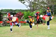 沖縄の伝統的な踊りを楽しむ「エイサー体験」
