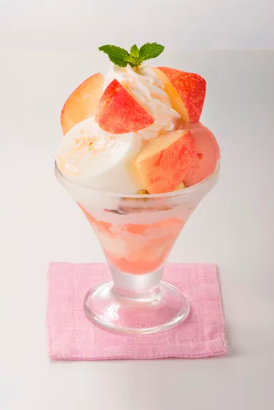 フレッシュ桃のミルクプリンミニパルフェ